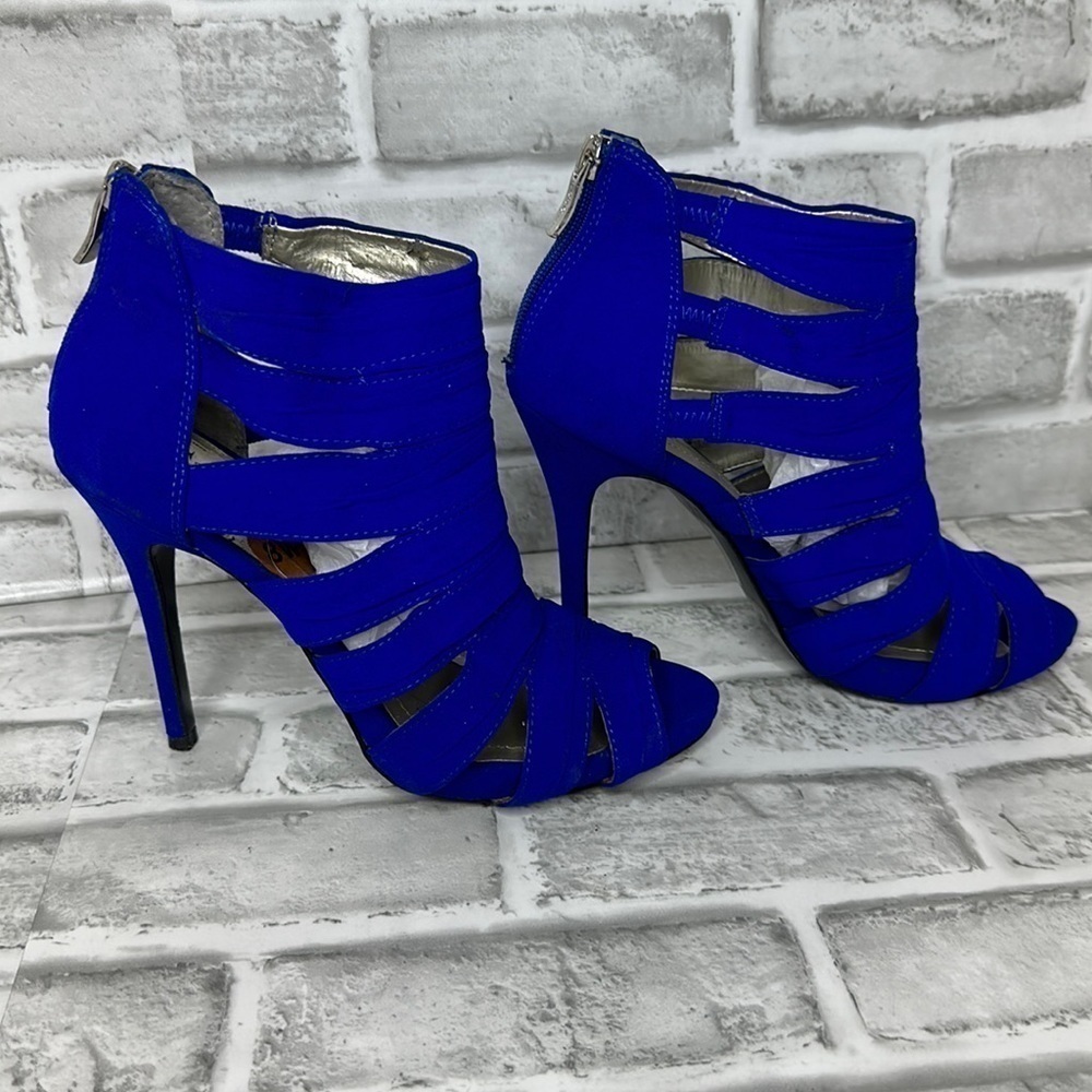 BCBGENERATION women’s electric blue colored open toe, 4.5” heel, back zipper. 8M